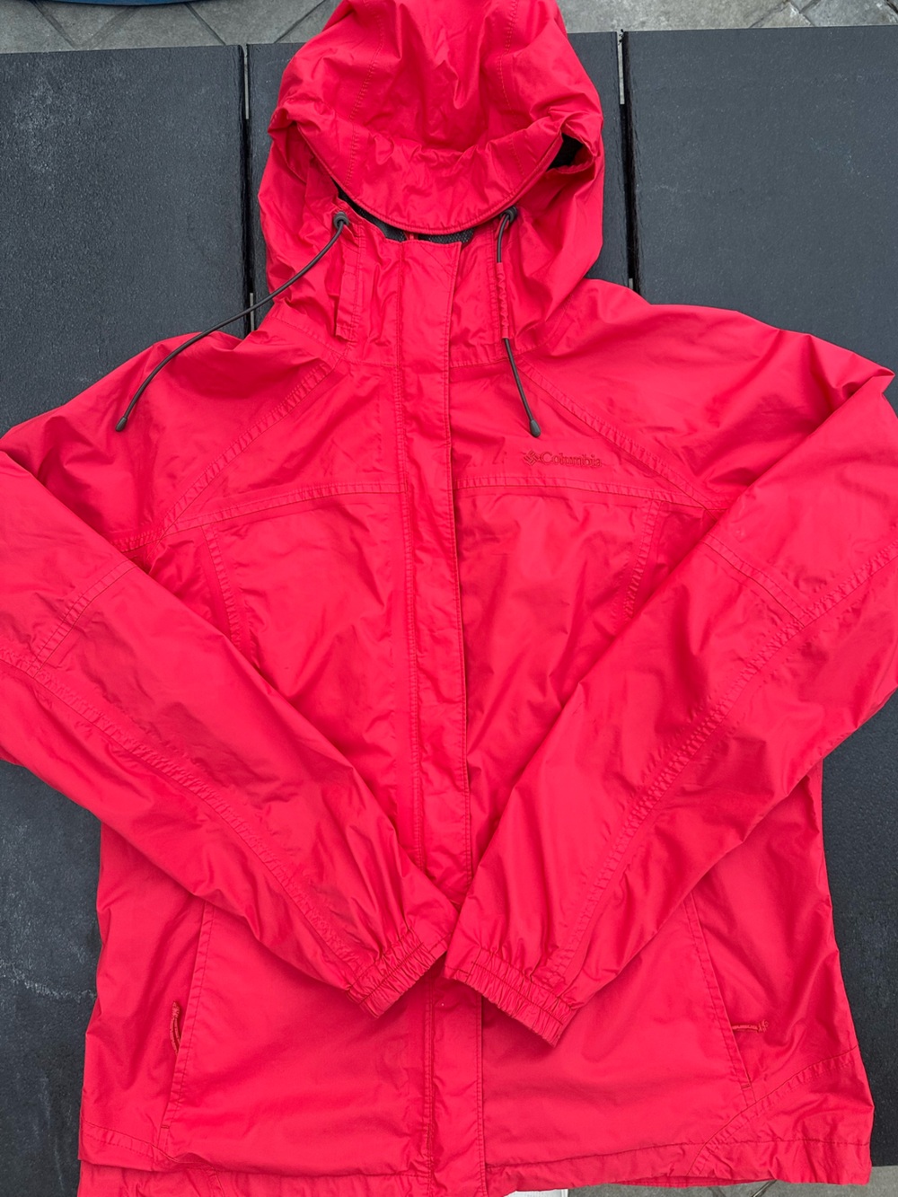 Columbia Women’s XL Omni-Tech Waterproof Hooded Rain Jacket Red Fully Seam Seale